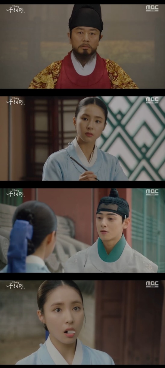 Shin Se-kyung, a new officer Rookie Historian Goo Hae-ryung, kissed Cha Eun-woo and conveyed his heart.In the 24th MBC drama The New Entrepreneur Rookie Historian Goo Hae-ryung broadcasted on the 22nd, Min Woo-won (Lee Ji-hoon) was pictured sorry for Rookie Historian Goo Hae-ryung (Shin Se-kyung).Rookie Historian Goo Hae-ryung was ordered by Lee Tae (Kim Min-sang) of Hamyoung-gun, the current king, and was admitted to the kings side all day.Lee Tae moved quickly to harass Rookie Historian Goo Hae-ryung, and Rookie Historian Goo Hae-ryung even carried the kings exclamation.Rookie Historian Goo Hae-ryung, an angry head-to-head, told Yang Si-haeng (Heo Jeong-do): This is what it meant to allow civil war admission, that I am alone too?But Rookie Historian Goo Hae-ryung was forced to return to the side of Lee Tae-tae when he said, Why do you think that your boss is going to win the officer?Lee Rim, who watched Rookie Historian Goo Hae-ryung, said: You didnt eat breakfast?I was going to go to school from dawn, he said, and I would bring something to eat on the wall. Then I heard the sound of the Rookie Historian Goo Hae-ryung.Itae followed the drink, telling Rookie Historian Goo Hae-ryung, Im not tired of it, but treat it as a servant, not a soldier once.But Rookie Historian Goo Hae-ryung said: Im a little drunk, its no use if youre thinking of getting me drunk.Lee said, Then how do you open your mouth?Rookie Historian Goo Hae-ryung then said, This is not a matter of winning and losing, but a matter of the officers virtue.Every word, Itae said, If you cant tell me what you wrote, dont tell me. Erase it instead. Ill give you anything you want except the throne.Rookie Historian Goo Hae-ryung said, I will listen to whatever I really want. I did not write anything on that day.Rookie Historian Goo Hae-ryung said, I saw a great king from the former king.From ancient times, a good officer was not afraid of the king, and a good king was afraid of the officer. He tried to change my mind through dialogue until the end. After that, Itae gave a school card to Seungjeongwon, which was a schoolbook that could be admitted without any permission.Rookie Historian Goo Hae-ryung came back to the presbytery with pride, and they all drank together, and secretly Irim said, You go home like a knife and just drink with them?, but was led by other officers and sat next to Rookie Historian Goo Hae-ryung.Rookie Historian Goo Hae-ryung drank instead of the bottle after the officers turned to another place as they continued to drink to Irim.That night Rookie Historian Goo Hae-ryung read the joint book and kissed Irim.Photo = MBC Broadcasting Screen