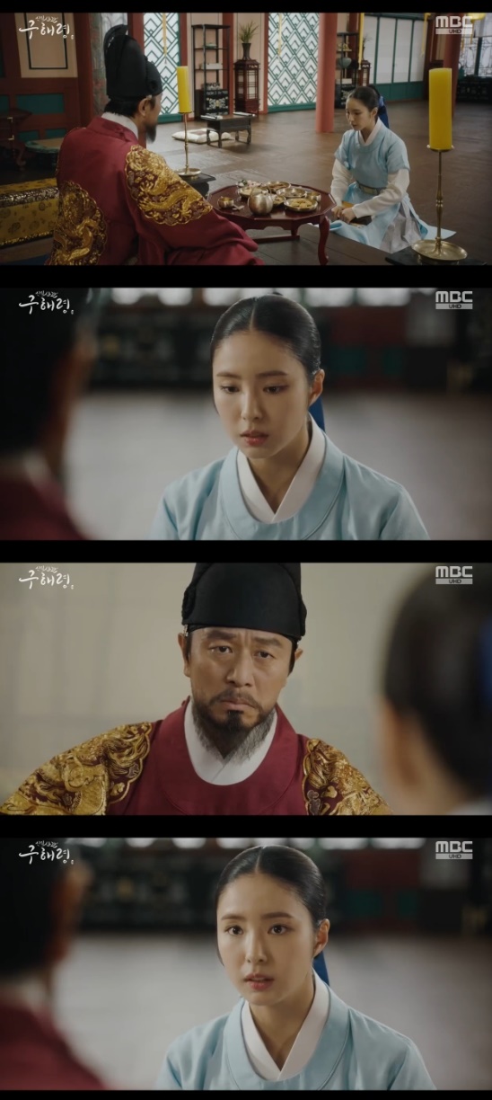 Shin Se-kyung, a new officer Rookie Historian Goo Hae-ryung, kissed Cha Eun-woo and conveyed his heart.In the 24th MBC drama The New Entrepreneur Rookie Historian Goo Hae-ryung broadcasted on the 22nd, Min Woo-won (Lee Ji-hoon) was pictured sorry for Rookie Historian Goo Hae-ryung (Shin Se-kyung).Rookie Historian Goo Hae-ryung was ordered by Lee Tae (Kim Min-sang) of Hamyoung-gun, the current king, and was admitted to the kings side all day.Lee Tae moved quickly to harass Rookie Historian Goo Hae-ryung, and Rookie Historian Goo Hae-ryung even carried the kings exclamation.Rookie Historian Goo Hae-ryung, an angry head-to-head, told Yang Si-haeng (Heo Jeong-do): This is what it meant to allow civil war admission, that I am alone too?But Rookie Historian Goo Hae-ryung was forced to return to the side of Lee Tae-tae when he said, Why do you think that your boss is going to win the officer?Lee Rim, who watched Rookie Historian Goo Hae-ryung, said: You didnt eat breakfast?I was going to go to school from dawn, he said, and I would bring something to eat on the wall. Then I heard the sound of the Rookie Historian Goo Hae-ryung.Itae followed the drink, telling Rookie Historian Goo Hae-ryung, Im not tired of it, but treat it as a servant, not a soldier once.But Rookie Historian Goo Hae-ryung said: Im a little drunk, its no use if youre thinking of getting me drunk.Lee said, Then how do you open your mouth?Rookie Historian Goo Hae-ryung then said, This is not a matter of winning and losing, but a matter of the officers virtue.Every word, Itae said, If you cant tell me what you wrote, dont tell me. Erase it instead. Ill give you anything you want except the throne.Rookie Historian Goo Hae-ryung said, I will listen to whatever I really want. I did not write anything on that day.Rookie Historian Goo Hae-ryung said, I saw a great king from the former king.From ancient times, a good officer was not afraid of the king, and a good king was afraid of the officer. He tried to change my mind through dialogue until the end. After that, Itae gave a school card to Seungjeongwon, which was a schoolbook that could be admitted without any permission.Rookie Historian Goo Hae-ryung came back to the presbytery with pride, and they all drank together, and secretly Irim said, You go home like a knife and just drink with them?, but was led by other officers and sat next to Rookie Historian Goo Hae-ryung.Rookie Historian Goo Hae-ryung drank instead of the bottle after the officers turned to another place as they continued to drink to Irim.That night Rookie Historian Goo Hae-ryung read the joint book and kissed Irim.Photo = MBC Broadcasting Screen