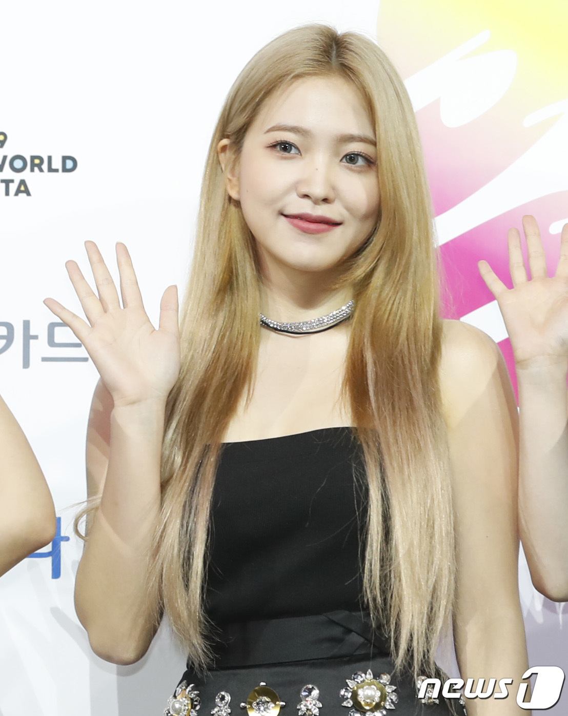 Seoul=) = Red Velvet Yeri poses at the 2019 Soribada Best K Music Awards (2019 SORIBADA BEST K-MUSIC AWARDS, 2019 SOBA) Blue Carpet event held at the Olympic Hall in Seoul Bangi-dong on the afternoon of the 23rd.August 23, 2019