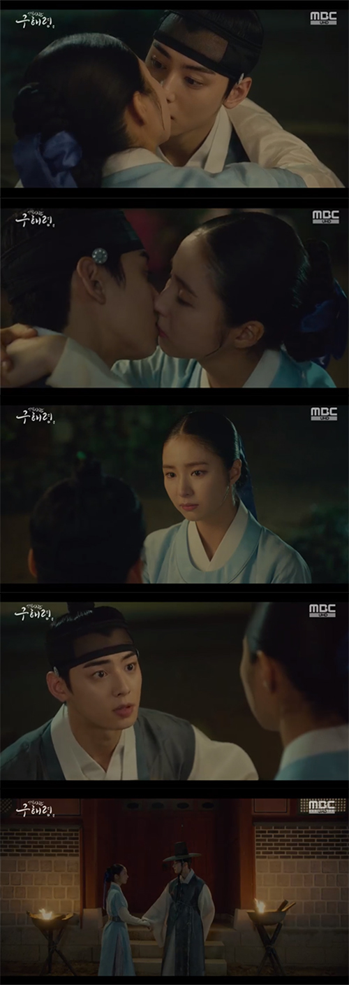 New officer Rookie Historian Goo Hae-ryung Shin Se-kyung confirmed Cha Eun-woos sincerity.In the MBC drama The New Entrepreneur Rookie Historian Goo Hae-ryung, which was broadcast on the afternoon of the 22nd, Rookie Historian Goo Hae-ryung (Shin Se-kyung) was shown kissing Lee Rim (Cha Eun-woo) and approaching him.On this day, Lee Tae (Kim Min-sang) ordered Rookie Historian Goo Hae-ryung to enter the room and to take care of him.Lee also called his servants, Lee Jin (Park Ki-woong), and Lee Lim, and asked what he lacked.The first is to compete with the servants for the entrance of the officers, the second is to monitor the officers by the magistrate, and the third is to act in the entrance of Ada Lovelace, and there is a generous act, he said.All of this story was written by Rookie Historian Goo Hae-ryung.After that, Rookie Historian Goo Hae-ryung had to record every move of Lee Tae.Rookie Historian Goo Hae-ryungs fingers were hurt because he had made me record all the trivial things from eating to stooling all day.Im sorry to have caused such a hardship, and if it happens later, Ill not be still at the time, Min Woo-won (Lee Ji-hoon) said, looking at Na Hae-ryungs hand.Rookie Historian Goo Hae-ryung said, Thank you for saying, Like you raised the branch office? Rookie Historian Goo Hae-ryung said, I was a frog in my past life.And do not be sorry that the King is not bothering him because of Min Woo-won. Min Woo-won held the hands of Rookie Historian Goo Hae-ryung and bandaged him and gave warm encouragement.Lee Tae tried to listen to what kind of essay Rookie Historian Goo Hae-ryung wrote after drinking, but Rookie Historian Goo Hae-ryung said, If you are going to get me drunk, I am so drunk that it is useless.Rookie Historian Goo Hae-ryung recalled one thought and asked, Would you listen to my Hope if I told you?Rookie Historian Goo Hae-ryung then confessed, I tried to listen, but I could not write anything because I could not hear anything. Itae said, I was a fool of myself.Its a wonderful girl. But Rookie Historian Goo Hae-ryung said, I saw a great king from the King.It was good to be afraid of the powerless Ada Lovelaces essay, listen to the larvae, and try to solve it with me until the end, he said.In addition, Do not hate the officer, not just write down the breakdown, but also have a role to learn the descendants by leaving good words and actions in history as well as surveillance.I dare ask you, but do not stay away from the officer anymore. That is my only Hope. Lee Tae promised that the officer could enter the school without any permission in the future, and that those who prevent the entrance examination of the officer should be prepared for the future.Rookie Historian Goo Hae-ryung returned in a gold exchange; Rookie Historian Goo Hae-ryung went to a dinner with his officers.Irim, who wondered what Rookie Historian Goo Hae-ryung was doing, came to me, and the officers who did not know the identity of Irim gave me a solo.Rookie Historian Goo Hae-ryung, who already knows that Irim can not drink, drank instead of avoiding the eyes of the officers.Then the drunk Rookie Historian Goo Hae-ryung was supported by Irim and headed to the Greenery Party.Irim took the drunk Rookie Historian Goo Hae-ryung and ironed the honey.At this time, Rookie Historian Goo Hae-ryung discovered the poem of Irim, which contains a romantic phrase My love, live long and live forever and become my master forever, and kissed with tears of emotion.Shin Se-kyung, who is gradually growing up as a cadet, caught up with both work and love with Cha Eun-woo and romance.Especially for Cha Eun-woo, I drank alcohol instead and understood his deep heart and tears were impressed.The two began a secret romance in earnest, leading to a passionate response from viewers.Photo  MBC Broadcasting Screen
