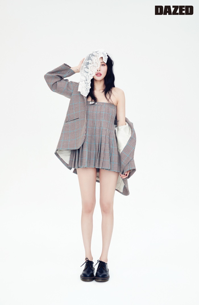 Singer Hyuna has emanated the Fairy pitta charm.British licensed fashion & culture magazine Days and Confused released a fashion picture with Hyona in the September 2019 issue.In this picture, Hyuna freely expressed various characters that are honorable to her inner self.Styling, facial expressions, and poses were changed to the character and showed various charms.From the sexy Deva to the playful 20-year-old woman, the Hyona when she loves, she expresses the elements that protect her with character and reveals the real Hyona.Pose was bold too: Hyuna took various poses, including climbing on the Chair, lifting one arm back, or sitting slant down on the Chair and lifting his hair with his hands.New products that are good for chic styling during the 2019 F/W season and brand-iconic 1460 boots, which can be found on the Dr. Martin website and in-store.