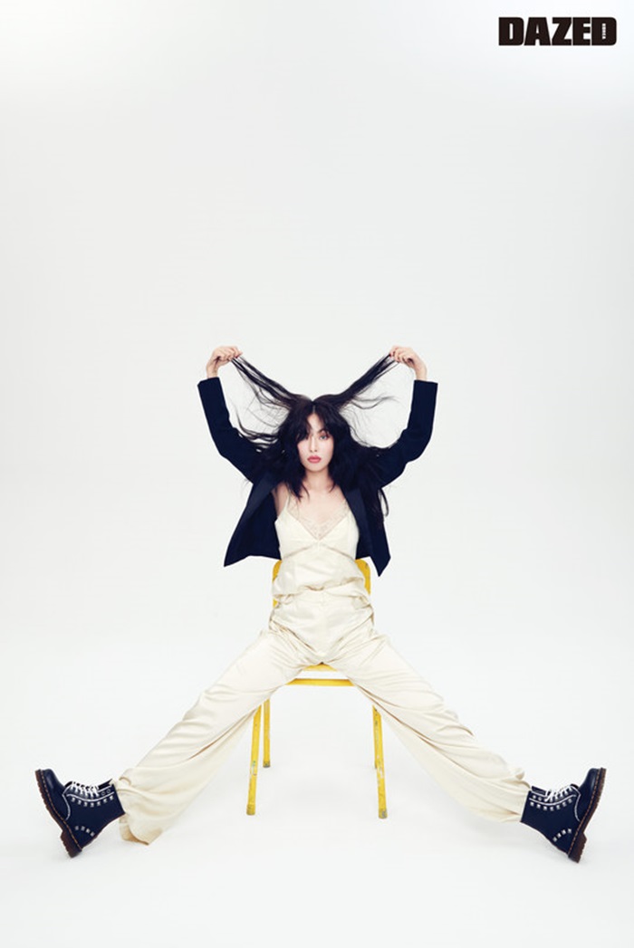 Singer Hyuna has emanated the Fairy pitta charm.British licensed fashion & culture magazine Days and Confused released a fashion picture with Hyona in the September 2019 issue.In this picture, Hyuna freely expressed various characters that are honorable to her inner self.Styling, facial expressions, and poses were changed to the character and showed various charms.From the sexy Deva to the playful 20-year-old woman, the Hyona when she loves, she expresses the elements that protect her with character and reveals the real Hyona.Pose was bold too: Hyuna took various poses, including climbing on the Chair, lifting one arm back, or sitting slant down on the Chair and lifting his hair with his hands.New products that are good for chic styling during the 2019 F/W season and brand-iconic 1460 boots, which can be found on the Dr. Martin website and in-store.