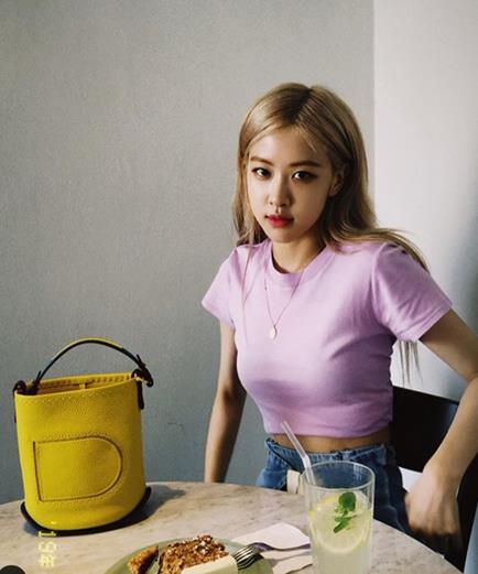 BLACKPINK Rosé has revealed Nice routineRosé posted a photo on his social media on the afternoon of the 7th.In the public photos, Rosé was caught on camera sporting a dazzling Ant wait in jeans, especially the self-luminous doll beauty that thrills male fans.Also, the distinctive features on the small face just before the extinction are more eye-catching.Meanwhile, a spot video of BLACKPINK 2019 PRIVATE STAGE [Chapter 1], which Rosé belongs to, was released on official SNS at 4 pm.The BLACKPINK Private Stage will be held at the Olympic Hall in Olympic Park on the 21st of next month at 1 pm and 6 pm.