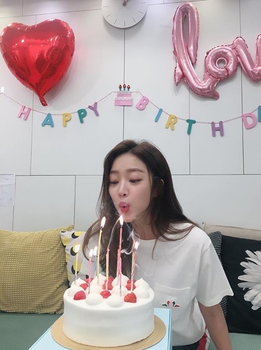Jo Bo-ah gave his 29th birthday.Actor Jo Bo-ah wrote on his Instagram account on August 22, Thanks to you, I became the happiest person in the world.I think that these good people are together, I think I am a very happy person. Jo Bo-ah in the photo is blowing a birthday cake candle, revealing his happiness as he showed off his innocent look.Jo Bo-ah expressed his gratitude by adding, Our Povergers who truly congratulate, rejoice, and are happy together ... I love more, I love you forever.han jung-won