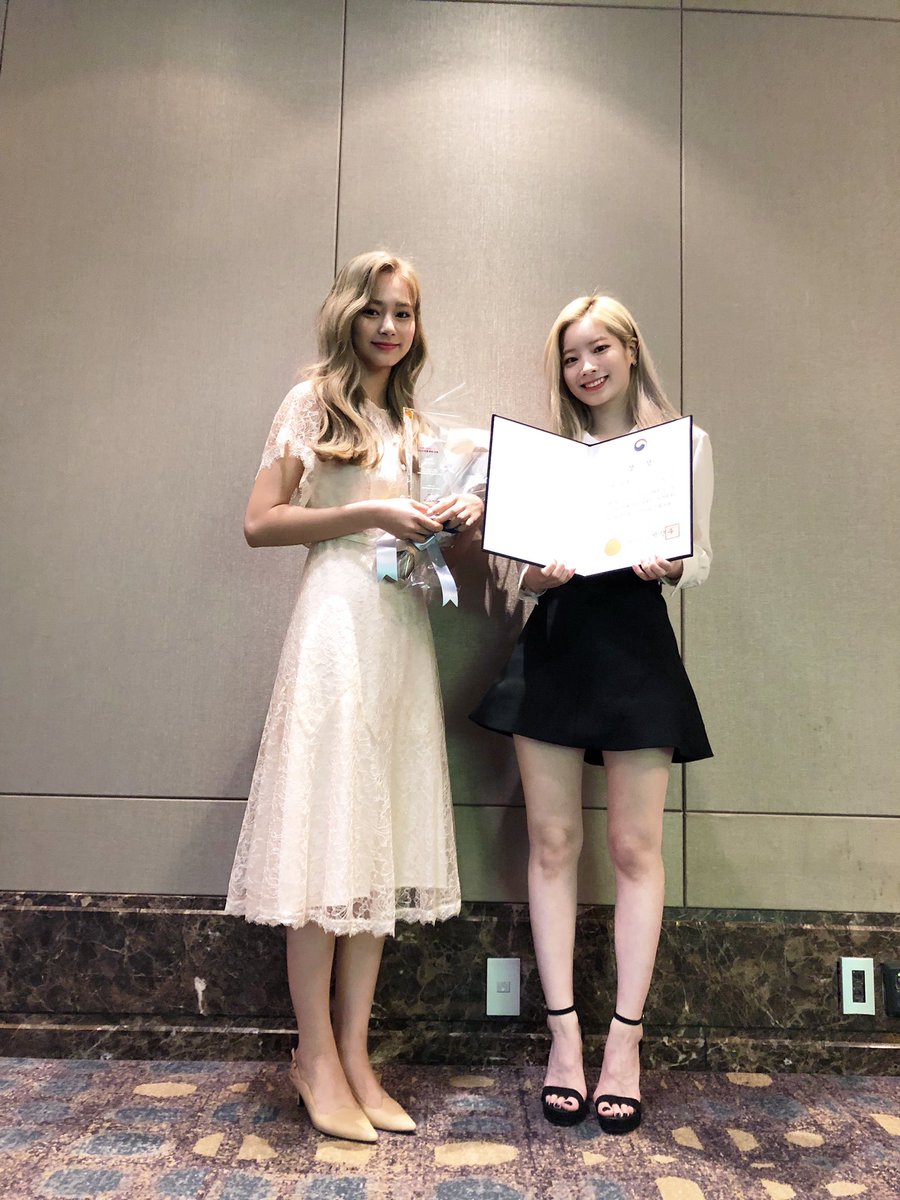 Group TWICE has won the Minister of Culture, Sports and Tourism Award.On August 23, TWICE official SNS posted a picture with the article Thank you all the world for your beautiful beauty from the morning!TWICE members Dahyun and Tsuwi in the public photos are smiling brightly with the trophy of the Minister of Culture, Sports and Tourism for the 2019 Hallyu Expo Hallyu Culture Grand Prize.TWICE attended the Korean Wave Expo (K-Expo: Enjoy SEOUL, Feel KOREA) held at Lotte Hotel in Jung-gu, Seoul.hwang hye-jin