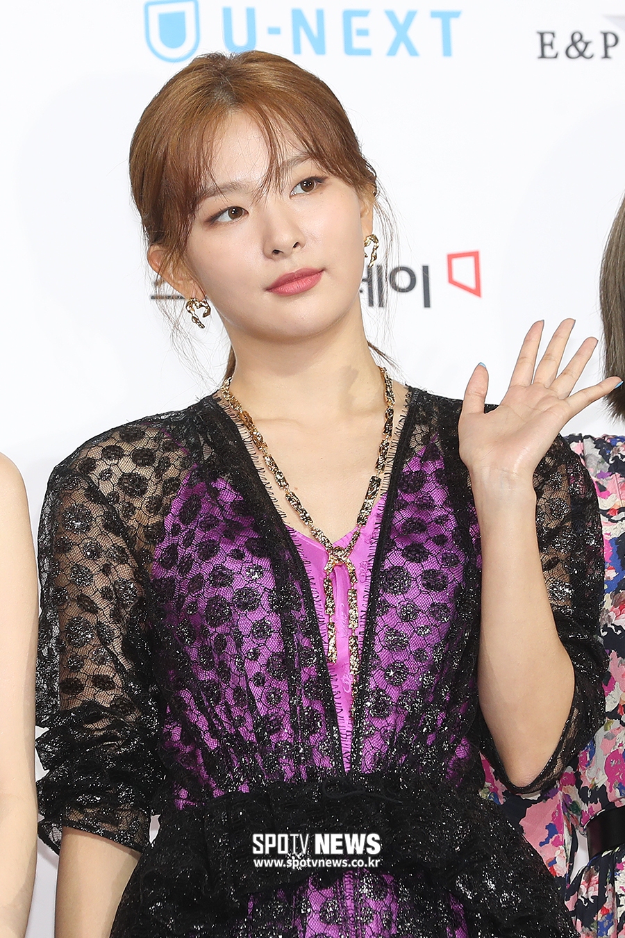 2019 Soribada Best K Music Awards Blue Carpet event was held at the Olympic Hall in Bangi-dong, Songpa-gu, Seoul on the afternoon of the 23rd.Red VelvetSeulgi poses=Seoul,