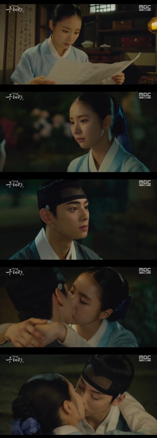 Shin Se-kyung, a new officer Rookie Historian Goo Hae-ryung, realized Cha Eun-woos heartfelt heart and kissed first.In the 23rd MBC drama New Entrepreneur Rookie Historian Goo Hae-ryung broadcasted on the 22nd, Song Sa-hee (Park Ji-hyun) followed Lee Jins undercover, but Lee Jin did not ask anything.On this day, Lee Lim said, Why is your Majesty doing this? It is a preparatory statement.I have never called me in 20 years. Rookie Historian Goo Hae-ryung was also running to the preparedness.Already in front of the preparations, Ceza Lee Jin and Itae were waiting.Im (Kim Yeo-jin) also wondered, What kind of wind did you blow?When Itae asked me to ask for the Moy Yat morning question, I said, It is natural for the child to raise the question. Please eat it before morning preparation.Lee Tae attended the contest with Lee Jin as well as Irim, and the servants said, No to tell me about the slaughter of the army.However, Irim began to say that Itae is three out of six.Heo Sam-bo (Sung Ji-ru) was worried about the idea that I-rim was intrusive to Lee Tae-tae, but I-rim only cared about how Rookie Historian Goo Hae-ryung responded.In the meantime, Rookie Historian Goo Hae-ryung (Shin Se-kyung), who entered Lees name, became a man-made man.Irim sneaked in and sang Rookie Historian Goo Hae-ryung under the nickname Sparrow and then put a snack in the mouth of Rookie Historian Goo Hae-ryung.At that time, Do Seung-ji called Rookie Historian Goo Hae-ryung, and Rookie Historian Goo Hae-ryung ran back and forth after the unfortunate meeting.Lee Tae set up a solo seat with Rookie Historian Goo Hae-ryung, and recommended drinking.But Rookie Historian Goo Hae-ryung said it was useless to think that I was going to get drunk, saying, I have a lot of alcohol.Lee Tae was angry at how to open his mouth, but Rookie Historian Goo Hae-ryung refused to say the duty of the officer.Then Itae ordered me to erase it, so I dont have to tell her. Instead, Id listen to what I wanted.Rookie Historian Goo Hae-ryung then revealed: You cant erase the shoots - there was nothing in the first place.When Lee Tae was angry, Rookie Historian Goo Hae-ryung said, I saw a good king from my king. He did not scare himself, but he bought the point that he tried to solve it by dialogue to the end.Rookie Historian Goo Hae-ryung said, I will write down the good looks.The officer does not write down the fault of the king, he said.Lee Tae praised the officers who kept the spirit, and in the future, the officers gave a message that they could enter any place without permission.That night the presbytery celebrated drinking; Rookie Historian Goo Hae-ryung also drinks instead after turning his officers gaze for a weaker irim.Rookie Historian Goo Hae-ryung took Leerim to the front of the palace, but Leerim caught Rookie Historian Goo Hae-ryung.Irim rode honey for Rookie Historian Goo Hae-ryung, who drank five bottles of alcohol.The visual Rookie Historian Goo Hae-ryung found a poem written by Irim.I was deeply filled with the content of I want my love to live for a long time and be my master forever.Rookie Historian Goo Hae-ryung, who realized Lees mind, kissed Lee. Attention is focused on whether the two can keep their love.Photo = MBC Broadcasting Screen