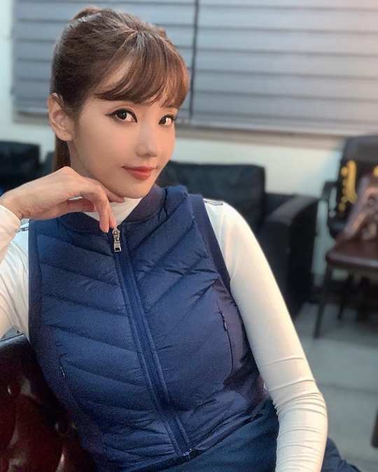 Actor Han Chae-young reveals the Original Barbie Down sideHan Chae-young posted a selfie photo on her Instagram account on August 24 Days.Han Chae-young in the public photo is looking at the camera with a fresh look and emits an elegant charm.The new bangs also make Han Chae-youngs cuteness stand out.Park So-hee
