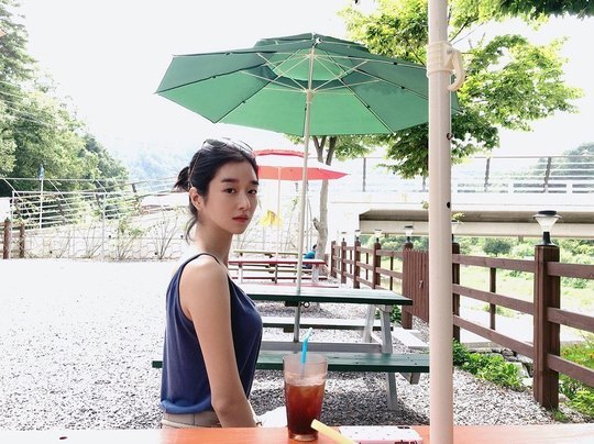 Actor Seo Ye-ji has shared a relaxed current situation.Seo Ye-ji posted several photos on her Instagram account on August 24.In the open photo, Seo Ye-ji is looking at Camera with a chic look, and the perfect side line of the visual end as well as the slender body attracts attention.In addition, Seo Ye-ji is giving a cute hand to ask for Camera, which makes the fans excited.Park So-hee