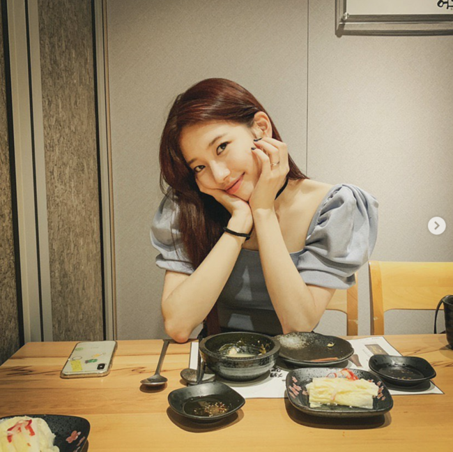 Actor and singer Bae Suzy has transformed into a new Hair style.Bae Suzy posted a recent photo on his SNS on the afternoon of the 24th, with an article entitled Hair coloring in red onion color. How about it?In the photo, Bae Suzy attracts attention with a red-toned Hair style; in the photo, which appears to have been taken during the meal, Bae Suzy boasts a shining beauty.Any Hair style is a pretty response.Bae Suzy is about to make a CRT TV comeback soon, playing the role of NIS black agent Gohari in SBSs new gilt drama Bae Bond, which will be broadcast on September 20th.I have already finished shooting, and I am preparing to meet viewers.If youre looking for CRT TV with Bond, youre also on the verge of screen scramble.The film Baekdusan (director Lee Hae-jun), in which she starred, also cranked up after finishing all the filming last month after five months of long journeys.Bae Suzy is expecting this movie to meet Lee Byung-hun, Ha Jung-woo, Ma Dong-seok and Jeon Hye-jin.