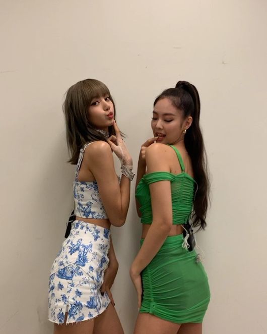 Jenny Kim and Lisa of group BLACKPINK showed off their unique beautiful looks.Jenny Kim posted the video on her instagram on Monday with an article entitled Me n my boo.In the public footage, Jenny Kim and Lisa in cool costumes are posing.Especially, the beautiful beautiful looks of Jenny Kim and Lisa and unique charm caught the fan.Meanwhile, BLACKPINK proved its hot popularity for the first time as a Korean girl group, receiving gold certification from the United States of America Record Industry Association (RIAA).The music video of Tudududou has surpassed 200 million views, and it has surpassed 900 million views as well as the shortest time record for K-pop men and women.The music video was ranked # 1 in the K Pop Music Video that was the most seen in the world at the time of release.BLACKPINK will hold 2019 PRIVATE STAGE [Chapter 1] on September 21st and will be able tojenny Kim Instagram