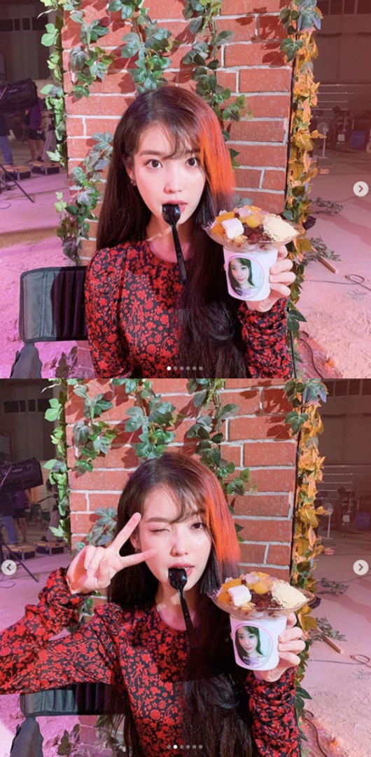 IU (Lee Ji-eun) of Hotel Deluna expressed gratitude to fans who cheered.IU said on its SNS on the afternoon of the 24th Days, Thank you for my oldest fans. Hotel Del one day. Love You.13th Mark Ormrod and posted several pictures.In the public photos, IU is delighted with the snacks sent by fans in hand, as IU is healing under the support of fans during the drama shoot.In particular, the IU said that it was a Mark Ormrod for the 13th Hotel Deluna, drawing attention with high expectations.IU is in the midst of Jang Man-wol station in the cable channel tvN Saturday drama Hotel Deluna.IU SNS