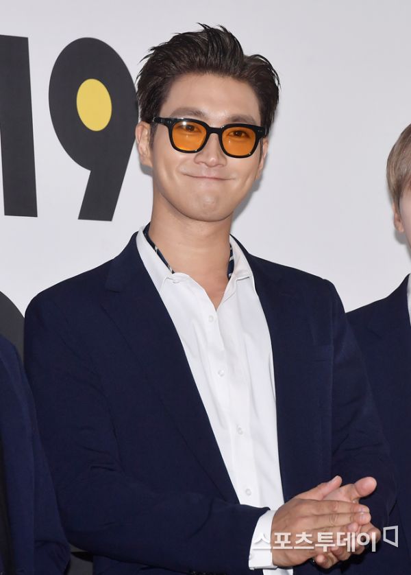 The closing performance of the 2019 Kei World Festa (2019 K-WORLD FESTA) Red Carpet Event was held at the KSPO DOME (Gymnastics Stadium) at Olympic Park in Bangi-dong, Songpa-gu, Seoul on the afternoon of the 24th.Group Super Junior Choi Siwon is attending the photo event of the closing performance of 2019 Kei World Festa.Baek Ji-young Super Junior Enflying April Stray Kids (girls) Nature Girl Park Girl of the Month One Earth Eats Cherry Blett (ITZY) CIX (Cie X) Kisum Ha Sung-woon Beanie (Kwon Hyun-bin) and others captivated the audiences eyes and ears on various stages in the closing performance, which was played by broadcasters Lee Sang-min and Shin A-young as MCs I do.The 2019 Kei World Festa (hosted by the Kei World Festa Organizing Committee) is a Korean Wave festival of all time, where you can enjoy K culture, which is growing day by day with K pop, more colorfully and deeply.As part of this, special performances such as K-OST Concert, K-Soul Concert, Celeb TV Live Show, and Musical Super Concert were also held, including the 2019 Soribada Best Kei Music Awards, which will be held in the second half of this year.In particular, it attracted foreigners who visited Korea to love and enjoy K-pop as well as domestic fans, and presented Participatory Festival which is different from existing festivals.