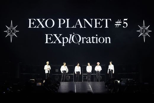EXO also captured Philippines.EXOs fifth solo concert EXO PLANET # 5 - EXpLOration - in MANILA (EXO Planet # 5 - Exploration - In Manila) was held at the Philippines Manila Mall of Asia Arena from August 23-24.EXOs colorful music, performances and charm combined with high-quality performances enthusiastically attracted audiences.Especially, this concert is EXOs Manila solo concert held in about a year and four months, so the original scheduled performance was sold out at the same time as the ticket opening with the enthusiastic response of local fans.EXO, which opened the stage for this performance with Tempo, has the stage of regular 5th albums and repackaged albums including Growl, Addiction, CAL ME BABY, Monster, and other mega hits such as Love Shot, Acknowledgment Moment, Gravity, After Storm, Damage Solo and unit stage, a total of 23 songs were presented to the explosive cheers.In addition, the audience filled the audience with the colorful Philippines flag, yellow, white, blue, and red, dressed in dress codes, rocked LED cheering poles and enjoyed the performance enthusiastically, as well as a slogan event featuring the phrase IN THE NAME OF Love, EXO (in the name of love, EXO), EXO Mahalkita (exO I love you). It added to the warmth.On the other hand, EXO will hold EXO PLANET # 5 - EXplORation - in SINGAPORE at Singapore Indoor Stadium on September 15th.jung junhwa