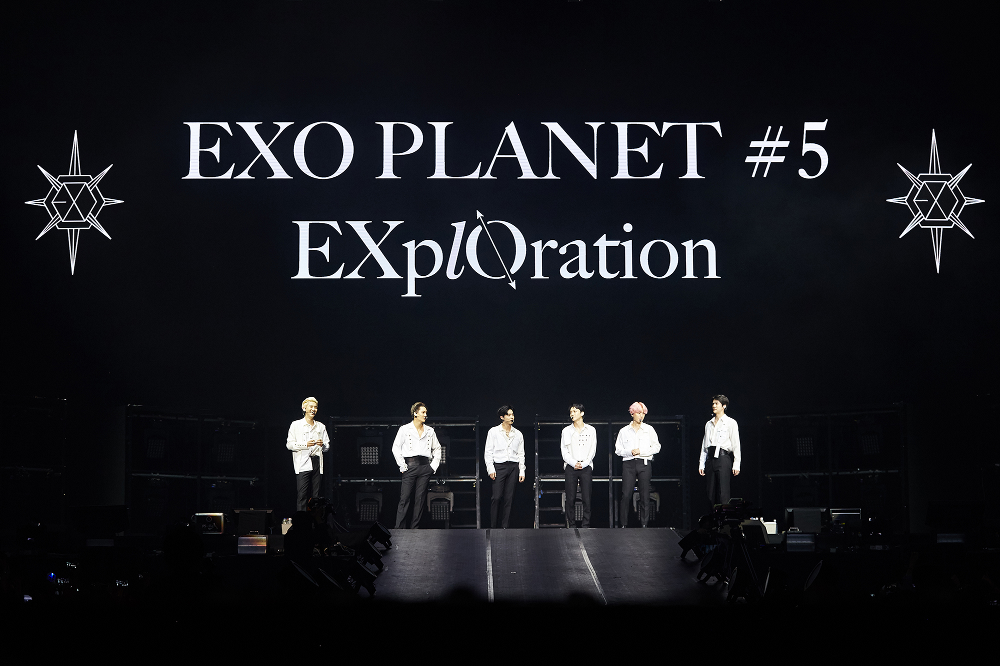 EXO, Philippines exclusive Concert for the situation.. local audience hot cheers <p>EXO(EXO, SM Entertainment and affiliation)in Manila Concert to help successfully finished.</p><p>EXO fifth solo Concert ‘EXO PLANET #5 - EXplOration - in MANILA’(EXO Planet #5 - Explorer collection - Internet Manila)in the last 8 23~24, Philippines Manila Mall of Asia Arena in unfolded, and EXOs colorful music and performance, engaging with high-quality performances as the audience was enthusiastic. Especially, this Concert is approximately 1 year and 4 months in the open EXOs Manila solo Concert as much as it is, the first scheduled for 1 gig local fanss heated response with a ticket Open at the same time sold records, 1 times to add a total of 2 circuits spread EXOs high popularity once again confirmed the application had. ‘Tempo’to this performance of because EXO is ‘growl’, ‘addiction’, ‘CALL ME BABY’, ‘Monster’, including the mega-hit song from ‘Love Shot’, ‘touch the moment’, ‘Gravity’, ‘after the storm’, ‘Damage’, such as the regular 5 home and repackage album tracklist stage, each with a different personality filled solo and unit stage up to a total of 23 songs to explosive Cheers was obtained. Also the seats filled with the audience is a Philippines national flag colors of yellow, red, blue, white 4 kinds of color dress code by wearing tailored LED cheer Bong-waving performances enthusiastically enjoyed, Of course, ‘IN THE NAME OF Love, EXO’(in the name of love, EXO), ‘EXO Mahal kita’(EXO love)the phrase contains the slogan, the event also featured the heart-warming, including more. Philippines Concert for the Holy One EXO on who they “increased the best performances that EXO”, “too much Language”, “want to see EXO ㅠㅠㅠ” such reactions are showing. Meanwhile, EXO 9 15 Singapore Indore Stadium in ‘EXO PLANET #5 - EXplOration - in SINGAPORE’to hold.</p><p>iMBC Baek | photo provided by SM</p>