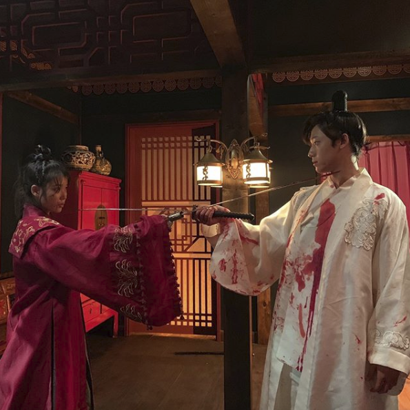 The behind-the-scenes cut of Hotel Deluna by IU and Lee Do-hyun has been unveiled.IU posted a picture on the afternoon of the 25th on the Changman Wall Instagram, which he is Acting, with an article entitled Hotel Del one day of 1300 years.In the photo, IU and Lee Do-hyun point a long sword at each others necks.The two are playing the roles of Jang Man-wol and Ko Cheong-myeong in TVN Hotel Deluna, respectively, and are releasing interesting stories of the past and present.The two have not been able to take place in the past 1300 years ago and have a grudge.On the previous day, 1300 years ago, the high-ranking man was stabbed to death by the sword of Jang Man-wol, but he was attracted to viewers by the story that he was hovering by his firefly in the present world with his love.The 14th episode of Hotel Deluna will air on the afternoon of the 25th.SNS