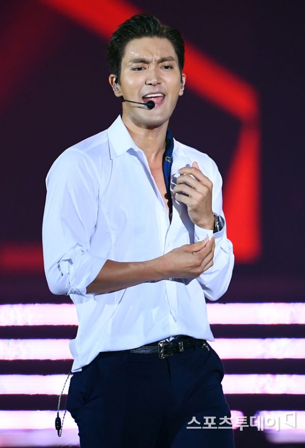The closing performance of the 2019 Kei World Festa (2019 K-WORLD FESTA) was held at the KSPO DOME (Gymnastics Stadium) at Olympic Park in Bangi-dong, Songpa-gu, Seoul, on the afternoon of the 24th.On this day, group Super Junior Choi Choi Siwon is giving a wonderful stage.Baek Ji-young Super Junior Enflying April Stray Kids (Women) Nature Girl Park Girl of the Month One Earths Cherry Blett (ITZY) CIX (Ci-X) Kisum Ha Sung-woon Beanie (Kwon Hyun-bin) will be in various stages for the closing performance, which is played by broadcaster Lee Sang-min and Shin A-young as MCs. It captures the ears and ears.The 2019 Kei World Festa (hosted by the Kei World Festa Organizing Committee) is a Korean Wave festival of all time, where you can enjoy K culture, which is growing day by day with K pop, more colorfully and deeply.As part of this, special performances such as K-OST Concert, K-Soul Concert, Celeb TV Live Show, and Musical Super Concert were also held, including the 2019 Soribada Best Kei Music Awards, which will be held in the second half of this year.In particular, it attracted foreigners who visited Korea to love and enjoy K-pop as well as domestic fans, and presented Participatory Festival which is different from existing festivals.