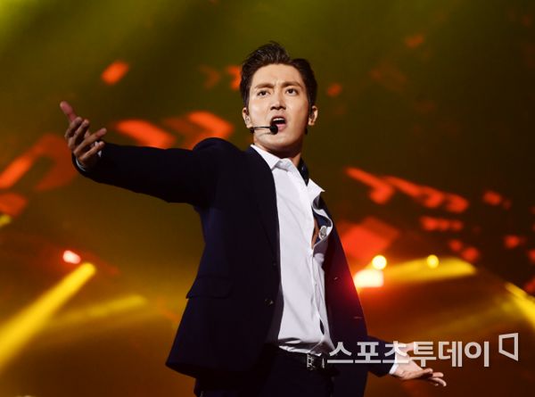 The closing performance of the 2019 Kei World Festa (2019 K-WORLD FESTA) was held at the KSPO DOME (Gymnastics Stadium) at Olympic Park in Bangi-dong, Songpa-gu, Seoul on the afternoon of the 24th.The group Super Junior Choi Choi Siwon, who was in the closing performance of 2019 Kei World Festa on the day, is performing a spectacular stage.Baek Ji-young Super Junior Enflying April Stray Kids (Women) Nature Girl Park Girl of the Month One Earths Cherry Blett (ITZY) CIX (Ci-X) Kisum Ha Sung-woon Beanie (Kwon Hyun-bin) will be in various stages for the closing performance, which is played by broadcaster Lee Sang-min and Shin A-young as MCs. It captures the ears and ears.The 2019 Kei World Festa (hosted by the Kei World Festa Organizing Committee) is a Korean Wave festival of all time, where you can enjoy K culture, which is growing day by day with K pop, more colorfully and deeply.As part of this, special performances such as K-OST Concert, K-Soul Concert, Celeb TV Live Show, and Musical Super Concert were also held, including the 2019 Soribada Best Kei Music Awards, which will be held in the second half of this year.In particular, it attracted foreigners who visited Korea to love and enjoy K-pop as well as domestic fans, and presented Participatory Festival which is different from existing festivals.