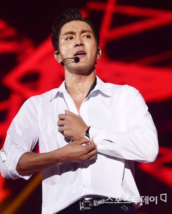 The closing performance of the 2019 Kei World Festa (2019 K-WORLD FESTA) was held at the KSPO DOME (Gymnastics Stadium) at Olympic Park in Bangi-dong, Songpa-gu, Seoul, on the afternoon of the 24th.The group Super Junior Choi Choi Siwon, who was in the closing performance of 2019 Kei World Festa on the day, is performing a spectacular stage.Baek Ji-young Super Junior Enflying April Stray Kids (Women) Nature Girl Park Girl of the Month One Earths Cherry Blett (ITZY) CIX (Ci-X) Kisum Ha Sung-woon Beanie (Kwon Hyun-bin) will be in various stages for the closing performance, which is played by broadcaster Lee Sang-min and Shin A-young as MCs. It captures the ears and ears.The 2019 Kei World Festa (hosted by the Kei World Festa Organizing Committee) is a Korean Wave festival of all time, where you can enjoy K culture, which is growing day by day with K pop, more colorfully and deeply.As part of this, special performances such as K-OST Concert, K-Soul Concert, Celeb TV Live Show, and Musical Super Concert were also held, including the 2019 Soribada Best Kei Music Awards, which will be held in the second half of this year.In particular, it attracted foreigners who visited Korea to love and enjoy K-pop as well as domestic fans, and presented Participatory Festival which is different from existing festivals.
