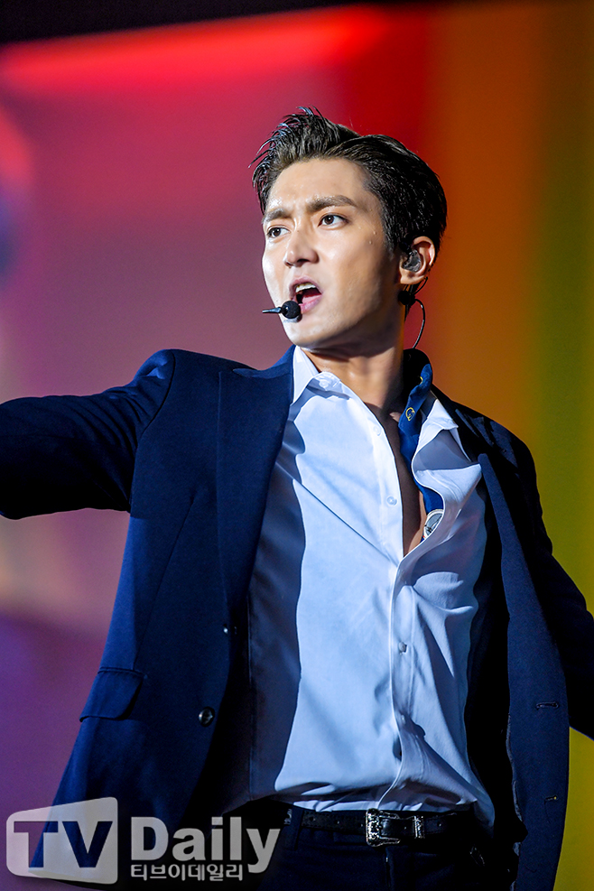 The closing performance of the 2019 Kei World Festa (2019 K-WORLD FESTA) was held at the KSPO DOME (Gymnastics Stadium) at Olympic Park in Bangi-dong, Songpa-gu, Seoul on the afternoon of the 24th.Super Junior Choi Choi Siwon, who was on stage for 2019 Kei World Festa, is performing a spectacular performance.Baek Ji-young Super Junior Enflying April Stray Kids (Women) Nature Girl Park Girl of the Month One Earths Cherry Blett (ITZY) CIX (Ci-X) Kisum Ha Sung-woon Beanie (Kwon Hyun-bin) will be in various stages for the closing performance, which is played by broadcaster Lee Sang-min and Shin A-young as MCs. I caught my ears and ears.The 2019 Kei World Festa (hosted by the Kei World Festa Organizing Committee) is a Korean Wave festival of all time, where you can enjoy K culture, which is growing day by day with K pop, more colorfully and deeply.As part of this year, special performances such as K-OST concert, K-Soul concert, Celeb TV live show, musical super concert were also held, as well as the 2019 Soribada Best Kei Music Awards,Especially, it attracted foreigners who visited Korea to love and enjoy K-pop as well as domestic fans, and showed participatory festival which is different from existing festival.Keiworld Festa closing performance