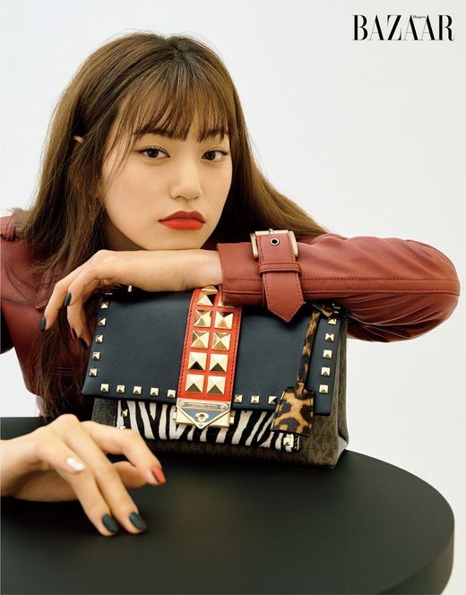 Group Weki Meki member Doyeon has turned into Retro It Girl.Doyeon recently digested the FALL19 look of United States of America brand Michael Kors.With this picture, Doyeon announced the beginning of a new season.In this autumn picture, Doyeon actively appealed to his ratio and mood with an animal print source in intense color and material.I was free to move between the girl and the lady and conveyed bright and healthy energy.After debuting to Io Ai, Do Yeon attracted attention in the fashion and beauty industry and emanated various charms.Since then, the second debut with Weki Meki has been raising its name value as an activity in related fields.This picture of Doyeon can be found in the September issue of Harpers Bazaar.