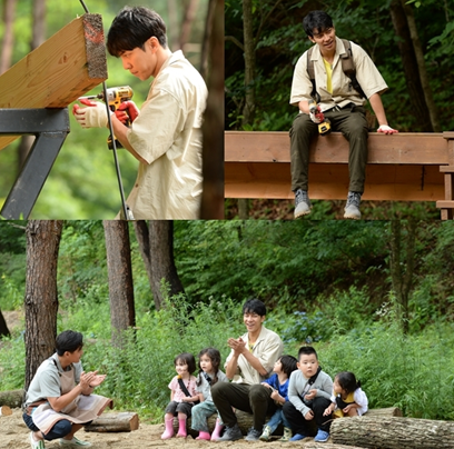 Lee Seung-gi has produced Treehouse for Children herself.On SBSs Little Forest: Summer of the Tick-Buck broadcast on the 26th, Lee Seung-gi, who makes a house on a tree for children, was portrayed.Lee Seung-gi, who expressed his aspiration to make a treehouse in a preliminary meeting with the production team, participated in the production of treehouses, such as learning woodworking and making house walls.Littles have been gathering materials in the woods, saying they want to decorate their own house after seeing the house on the tree. The viewers wondered what the Littles own house looked like.In addition, Lee Seo-jin, Lee Seung-gi, Park Na-rae, and Jung So-min will be released to prepare for the surprise gifts for the audience.On the other hand, a new Little Lee appears on the show.6 Murder The new Little Lee boasts a great affinity, boasting a fantastic breath with 7 Murder brother Lee Han, and captivated all the members.