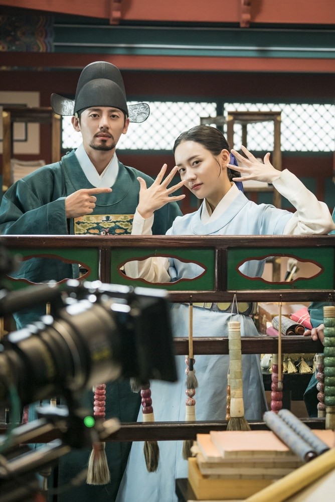 <p>New building Na Hae-ryung actress Shin Se-kyung and Prince Cha Eun-woos romance started. Towards the deep center to make sure two people Sweet the first kiss you shared it. As a result ‘new building Na Hae-ryung’is itself the highest viewership renew the incline began. This on get to the shooting, Shin Se-kyung, Cha Eun-woo, Park kiwoong, Lee JI Hoon, Hyeon as the scene of The Cut revealed no gaze to Rob.</p><p>MBC number of entries drama a new building Na Hae-ryung(extreme Japanese Kim Lake / rendering the river water, Han Hyun-Hee / fabrication green snake media) side 26 itself, the highest viewership renew Memorial Shin Se-kyung, Cha Eun-woo, Park kiwoong, such as the scene of the cut to the public.</p><p>Shin Se-kyung, Cha Eun-woo, Park kiwoong starring the new building Na Hae-ryungis a combination of the first issues as female(女史) and Na Hae-ryung(Shin Se-kyung Min)and reversed the console as Prince in this picture(Cha Eun-woo), and need the fullness romance annals. Lee JI Hoon, Park Hyun, such as youth Actors and Kim by, Kim Min-normal, up the hill, a Holy day, such as smoke wonderful Actors in this shot are.</p><p>The last new building Na Hae-ryung 21-24 times in each others mind to make sure Na Hae-ryung and this picture is the first kiss to appear. Na Hae-ryung is the current king with the operating force in this state(Kim Min more minutes, this to with S Force)and the left of the set min profit level(up the hill because the minutes)of the conversation overheard as a sin by some in that prison was, for accounting officers of efforts and Democratic support(Lee JI Hoon)is the branch target address as released. Since Na Hae-ryung is with the operating forces and the fence panel through your mouth to widen the performance achieved in work and love both caught.</p><p>As a result 24 times Nielsen NCR furniture standard viewership 7. 6%of the drama itself, the highest viewership Renew said. Or advertisers the main indicator of this channel competitive to the scale of the key indicator 2049 viewership(NCR based) Too 2. 5%high as can be electrode 1 in the above quote and that means you hungry again.</p><p>Public photo belongs to begin to love Shin Se-kyung and Cha Eun-woo of all our won. The topic of see the kiss scene to start with with S on the stricken Na Hae-ryung to find this picture, for management company attend him anxiously look Na Hae-ryung the people to smile about. Or hand in for not set and ready to shoot in for a look, two people of passion and you can feel that admiration to his own.</p><p>The breathtaking tug with viewers straining to make the Prince binary the role of a hero, the current king with pool Army the role of Kim Min of warming-shot attracts attention. Looking at the camera a wide smile and pair brands that you with copy of the check, such as friends and that. As well as night game-Hyeon and with a wide smile, and enjoy shooting and can capture it as no story of them care for her.</p><p>Well as lives the branch target address as the viewers intense impression this is not a lesson the reversal of attraction containing the cut their eyes. He Hyeon and playful posing and seniors Kemi to stand out is to hell with Na Hae-ryung to the juniors here, they warms and there.</p><p>This together with some of the normal scene after the shooting Lee JI Hoon, Hyeon, back home, this forest, Zhang Yu-Bin, etc of force over a group photo and excited over painting the scene photos with no lump so that synergy is exploding for management officers of since to me.</p><p>New building Na Hae-ryung side Na Hae-ryung and this stream of love coming to fruition, and they are also one step growth among itself the highest viewership renew the prestigious wasin terms of viewers make a better story as a reward so that you can Actors and the whole staff is the best and also the fact that they love the”and I was.</p><p>Shin Se-kyung, Cha Eun-woo, Park kiwoong starring the new building Na Hae-ryungis a coming 28, Wednesday night 8: 55 minutes 25-26th will be broadcast.</p><p>iMBC car wisdom image | photo provided=green snake media</p>
