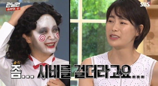 Actor Lim Ji-yeon and Park Jung-min, who appeared on Running Man, disclosure their fellow Jeon So-mins drinking habits.Actor Park Jung-min, Choi Yoo-hwa and Lim Ji-yeon, who starred in the movie Tazza: The High Rollers: One Eyed Jack on SBS entertainment program Running Man broadcasted on the 25th, appeared as guests and joined the members.Lim Ji-yeon asked about his friendship with Jeon So-min, saying, I did not work with my sister, but I saw her a few times at a drink.Yoo Jae-Suk then asked Lim Ji-yeon if he had ever seen Jeon So-mins drinking habits.Lim Ji-yeon said, My sister is a sibi when she is drunk.Haha said, Is not it the worst drinking habit? Lee Kwang-soo added, If you tell me when you are drunk, you have to pretend you did not hear it.Here, Park Jung-min also released an episode related to Jeon So-min.I was working out, and Somin said to come quickly at night, saying it was a Running Man shoot. I said I couldnt, but I kept calling.It turned out it was not a shooting, he said, sweating Jeon So-min.On the other hand, SBS entertainment program Running Man is broadcast every Sunday at 5 pm.Running Man Lim Ji-yeon and Park Jung-min, Jeon So-min Drinking DisclosureLim Ji-yeon Jeon So-min, Sibi Walks Good to Drink