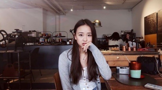 Former rhythmic gymnast Son Yeon-jae flaunts goddess Beautiful lookOn August 25, Son Yeon-jae posted several photos on his Instagram.Son Yeon-jae in the public photo is sitting in a cafe and posing for the camera.Son Yeon-jae, who created a clean atmosphere with long straight hair, showed off her more watery beautiful looks.Lee Ha-na