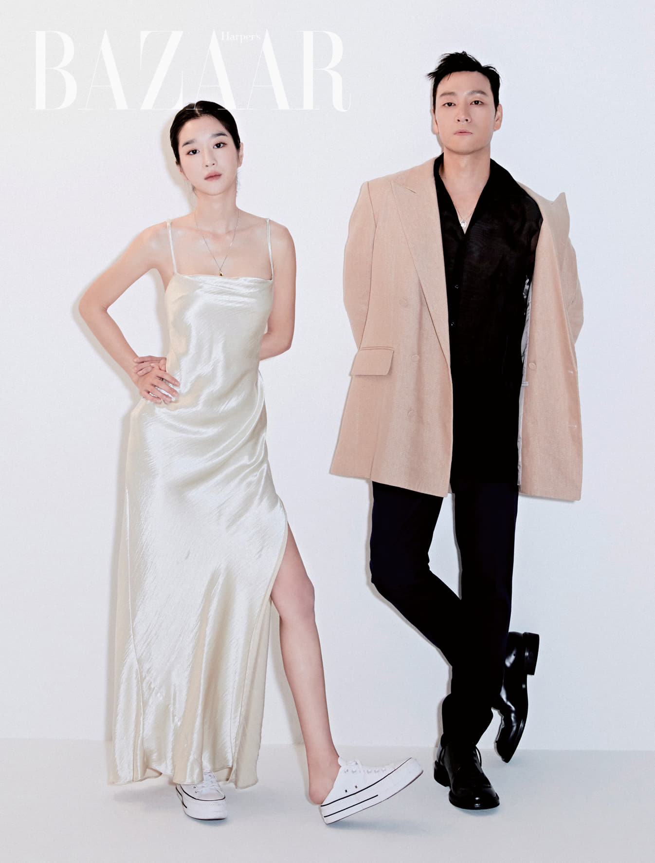 Park Hae Soo and Seo Ye-ji showed off their extraordinary atmosphere.Park Hae Soo, Seo Ye-jis picture and interview of the movie Quantum Physics, which is about to be released on September 25, will be released through the September issue of Bazaar.This picture, which was co-worked by two actors who played impressive performances on TV and movies, was a unique concept reflecting the unique atmosphere of the movie.Using a film camera with two cuts in one frame, it contains a moment of indifferent and free.As much as we talk about the waves between people, Quantum physics is a work where co-work between the two actors is important.At first, were giving each other a lot of praise, said Seo Ye-ji, and its getting tired and not lasting for two weeks.(Laughing) We were constantly giving praise and receiving from the first shooting to the last shooting. Park Hae Soo said, It is a cool and hairy personality. There was no wall since I first met.I was uncomfortable and needed to try to overcome it, but I never took time to make such an effort.In addition, Quantum physics, there are a lot of actors like Byun Hee-bong, Kim Eung-soo, and Kim Sang-ho Actor.Both senior actors and contemporaries were very caring about each other as well as fulfilling their roles, said Seo Ye-ji.It was so good that it was hard to say anything, Park Hae Soo said, and Park Hae Soo is a real friend of Lim Chul-soo Actor, who is a combo with the role of club director.He is a junior at college, a fellow actor, and a soulmate who has lived with him for decades.I will feel a special intimacy when I see a movie. Quantum physics is a surrogate satisfaction crime entertainment drama in which the entertainment world Lee Chan-woo, which uses Quantum physics beliefs as the motto of life, is engaged in the drug case of famous entertainers,More pictorials and interviews of the two actors Park Hae Soo and Seo Ye-ji, the main characters of the film, can also be found on the Bazaar website.Photo = Harpers Bazaar Korea