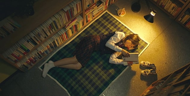 It is the story of reality and game encounter, movie Girls A.Womens Middle School A is a reality adaptation of the future of a girl (Kim Hwan-hee), who wanted to be a normal middle school girl A. It was released in June 2018 and was acclaimed for its detailed portrayal of Feeling.Webtoon writer Her 5-par 6 made the same name Webtoon.The future is a hobby, a game, a special skill is a middle school student, and my favorite is Game World Wondering World, because I dont have a monster dad and I dont have to go to school alone.For the first time in my life, I try to reach the sun (Yoo Jae-sang) and lily (Jung Da-bin) to make a friend, but I am hurt by an unseen incident and shrink even more.In addition, news that Wondering World, which was the only world in the future, will stop service, and the future, which is decided to commit suicide after being bullied at school, goes to meet Friend Jae Hee (Suho) to make memories before death.Jae Hee and the future meet again in reality to find hope for life, and show the meaning of life and death as well as growth.It was well received by dealing with the various problems faced by young people warmly and pointing out the attitude of adults.Kim Hwan-hee, who showed intense ice acting in the movie Gukseong, and the delicate acting of Suho, leader of EXO, are also worth seeing.In particular, Suho was named as the Discovery of the Year at the 15th Jecheon International Music and Film Festival JIMFF Awards held last year as Girls A.