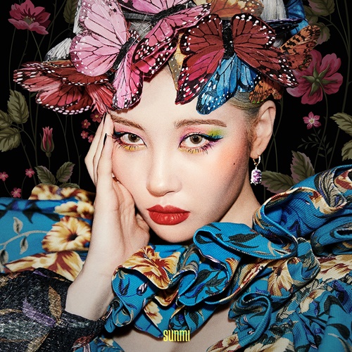 Singer Sunmi has released a picture of her new song, Flying (LALALAY) Jacket, armed with charisma and glamor.Sunmi will release a new single, Flying, at 6 pm on the 27th through major soundtrack sites at home and abroad.The release of the new song is only five months after the single Noir, and the official broadcasting activity is expected to be about a year after Siren.Sunmi in the open jacket completed a colorful floral pattern dress with a butterfly decoration on her head and a colorful styling.Here, he expressed his confidence with intense eyes and charisma, and showed an alluring and elegant figure.The new song Nalari is Sunmis own song inspired by the tour of North America and Mexico in March.The song Falari, which is impressive with the lyrics pouring out over the dance-hall and Latin-style exotic sound that lead the entire song, is a mix match of Korean Vibe with the Taepyeongso melody that overwhelms the intro.In addition, Flying has a unique charm that is difficult to predict how to proceed even though it combines the beat that shakes the shoulder by itself and the cool melody.In particular, Sunmi has transformed another word, Nalari, which calls Taepyeongso, into a variety of words such as I Naughty, Captain and Nalah, adding unique charm.