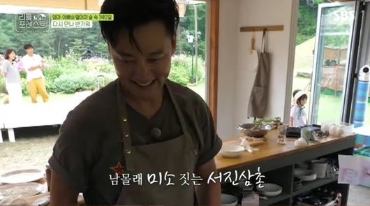 In the SBS entertainment program Little Forest broadcasted on the 26th, Park Na-rae, Lee Seo Jin, Lee Seung-gi-gi Gi and Jung So Mins Tree House production machine were released.On the show, the cast made lunch to get their childrens meals, and the menu was rolled like a light-rolled rice to challenge fried arancini and shrimp fries.Lee Seung-gi-gi-gi complained about the menu, and Park Na-rae said, We have eaten our jukumi and have eaten the first place.However, Lee Seo-jin, a meal manager, said, It is not time to do it. Do not think about it. Look at me. Do not you eat anything and just finish it?