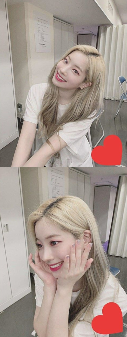 Girl group TWICE Dahyun showed off its refreshing charm.Dahyun posted a picture on the official Instagram of TWICE on the afternoon of the 27th with an article entitled MOMOSister took it.In the photo, Da-hyun poses with a charming pose toward Camera, who smiles broadly and has a calyx.In particular, Dahyun, who has a platinum hair style, is attracted to her because she boasts a fairy-like charm.On the other hand, TWICE, which Dahyun belongs to, is scheduled to come back at the end of September.