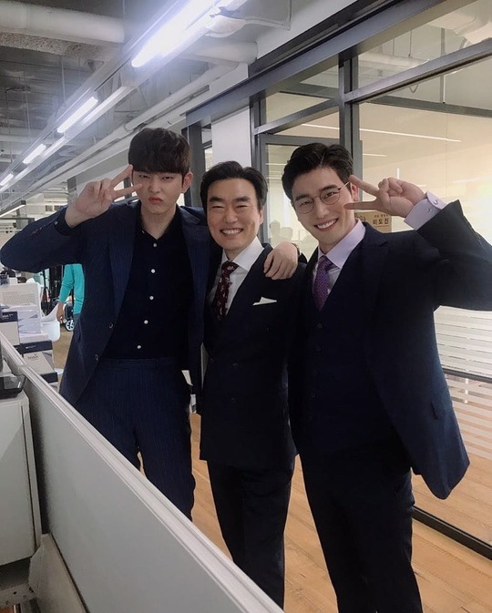 Actor Yoon Kyun-sang has released the OCN drama Mr. Period shooting scene.On August 27, Yoon Kyun-sang posted a picture on his instagram with an article entitled Fighting to the end of the Mr. Period!!The photo shows Yoo Sung-ju, Yi Soon-won, Ji Chan and Yoon Kyun-sang, who are having a friendly time.Yoon Kyun-sangs warm visuals catch the eye.The fans who responded to the photos responded such as Fighting in the heat, I am waiting for cider and Please release me this week.delay stock