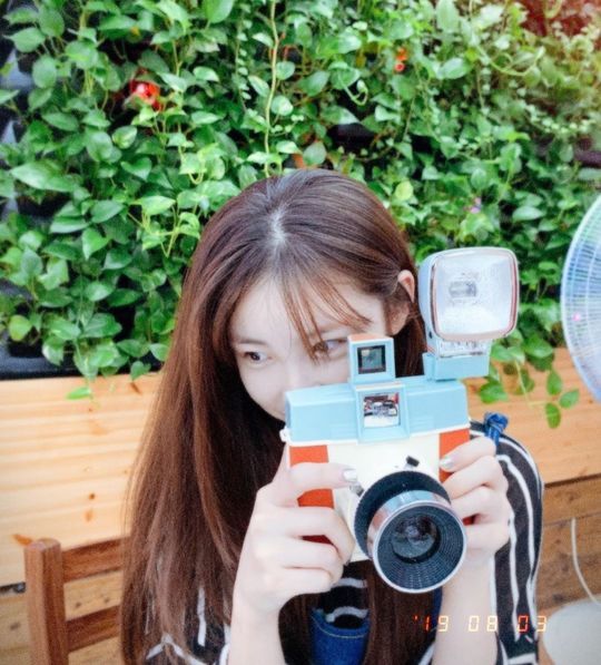 Singer Jun Hyoseong has emanated a pure charm.Jun Hyoseong posted several photos on his Instagram on August 27.The picture shows Jun Hyoseong with Camera, who stares at Camera with a fresh look.Jun Hyoseongs blemishes-free white-green skin makes her innocent beauty even more prominent.The fans who responded to the photos responded such as I love you, I am really cute and You are an angel.delay stock