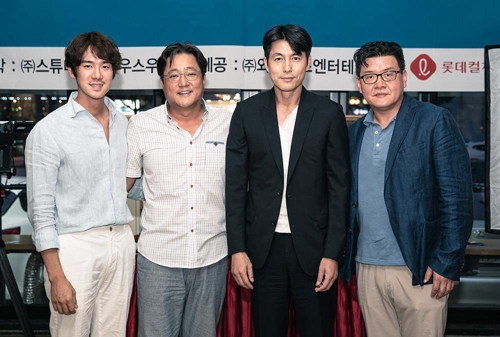 Distribution company Lotte Mart Entertainment said it had started shooting in earnest on the 27th after finishing Summit casting.This is a new work by director Woo-seok Yang, who directed Steel Rain (2017), originally known as Steel Rain 2 but changed its title to Summit.If steel rain dealt with the situation of nuclear war Danger in Korean Peninsula as the top power of North Korea passed to South Korea, Summit expanded the world view to the situation where war Danger came across all Northeast Asia beyond Korean Peninsula.The near future, what happens when a North Korean coup occurs during the North and South American Summits, and the North Korean leader and the US president are kidnapped and detained in the North Korea nuclear submarines, Linda Ronstadt.Jung Woo-sung, who played the former North Korea special agent in the previous work, and Kwak Do-won, who played the chief of foreign affairs and security in South Korea, change affiliation in Summit.Jung Woo-sung plays the South Korean president who combines cool reason and warm humanity, while Kwak Do-won plays the North Korea hardline escort general who caused the coup.Yoo Yeon-Seok joins as North Korea leaderLotte Mart Entertainment said, In the war Danger, which can not be seen in front of one point, the three peoples sharp confrontation and behind-the-scenes joint front are Linda Ronstadt.Based on the webtoon Summit: Steele 3, directed by Woo-seok Yang, will be released on the next webtoon and Kakao page on the 23rd of next month.Title change in Steel Rain 2...Transfers to the Northeast Asian War Danger
