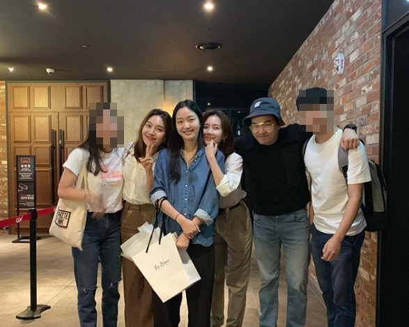 Actor Choi Hee-seo has been acclaimed for his music album of passion.Choi Hee-seo posted a shot on August 28th to attend the premiere of the movie The Music Album of the Fever on his personal instagram.Choi Hee-seo, Shin Hyun-bin, and Bae Chul-ki in the photo reveal their friendship surrounding Kim Go-eun.Choi Hee-seo said, I will not forget the smile of the attempted music album of passion, he said. The melodrama I have been waiting for.Park Su-in