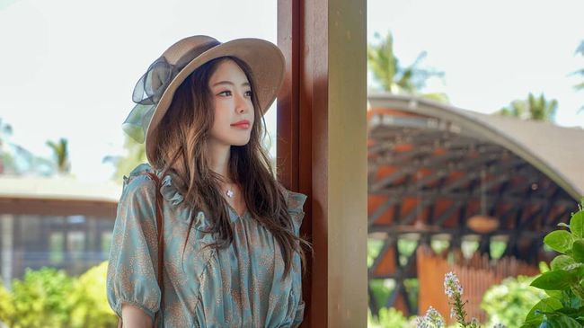 Voice actor and Broadcaster Seo Yu-ri has released a picture of her happy honeymoon with Choi Byeong-gil PD.Seo Yu-ri posted a picture and a photo on his instagram on the 28th, I am organizing my honeymoon photo! Maldives is good in light, so I can take pictures anywhere.In the photo, there was a picture of Seo Yu-ri enjoying honeymoon in Maldives.At any angle, Seo Yu-ris beautiful look, which boasts a goddess-like beautiful look, attracts attention.In particular, Seo Yu-ri added, Thank you to the high-level human resource director Choi, and said it was a photo taken by her husband Choi Byeong-gil PD.Meanwhile, Seo Yu-ri and Choi Byeong-gil PD reported their marriage on the 14th and became married couples. On the 27th, they appeared on TV Chosun Fat of Wife and collected topics.