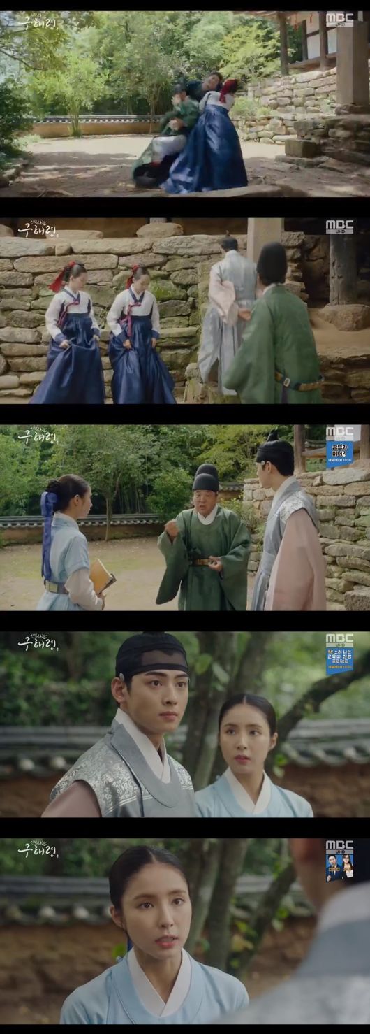 We have the transferor.In the MBC drama Na Hae-ryung broadcasted on the 28th, the appearance of the Western Orangka was confused by the appearance of the wol.Lee Jin (Park Ki-woong) heard that there was a transferee who crossed the Yalu River and ordered to meet in person.Later, a transferee was taken to the palace, and the people of the palace rushed to the news that the western orangkae had been taken. Lee Jin said, Where did you come from?Why did you come to Joseon? He tried to make a conversation, but he could not keep the conversation easily. Lee Lim kept Lee Yang-in as By now and Lee Yang-in said he was French.Then I hear youre sickHe sat down and fled in the confusion. The frosts were frightened when it was known that he had escaped.By now, he came to the place of Irim and found the transferee, and after they left, the transferee appeared. Surprised, Irim came out with the urchin and knocked down the transferee.Na Hae-ryung watched this and wondered, Why is he in the meltdown party? Then, Do you have to tell By now?If you send him as he is, he could lose his life, he said.So, Hussambo said, Are you talking about it? Na Hae-ryung said, There is a reason why I came here because I have a million.If you send it to By now, youll die right away - you might be right about Koo Bon-ji, Irim said.Then Na Hae-ryung and I headed to the room where I had the transfer, but I was not on the run.New Entrance Officer Na Hae-ryung Broadcast Screen Capture