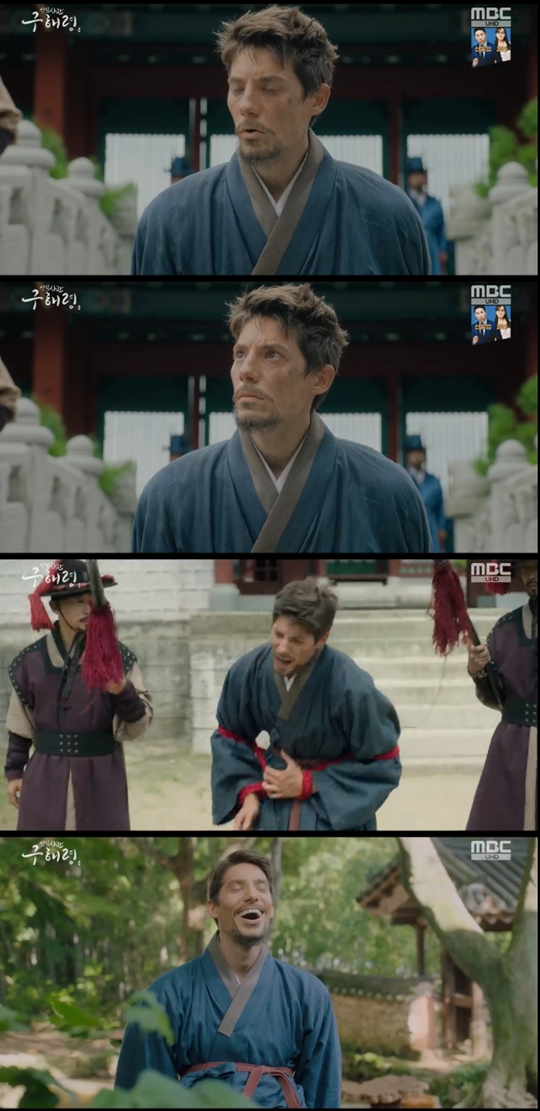 A strange Westerner appeared on the Joseon land of New Officer Rookie Historian Goo Hae-ryung.In the MBC drama The New Entrepreneur Rookie Historian Goo Hae-ryung (playplayed by Kim Ho-soo / directed by Kang Il-soo, Han Hyun-hee), which was broadcast on the 28th, a French figure who did not know was shown in Joseon.He stole the gun while being dragged to By now, then stormed and managed to escape; the officers were terrified by the presence of a Western oranger wandering through the palace.The western orangkae appeared in front of the room of Irim. Husambo (Seongjiru) stopped him and fell on the orangkaes kick.Irim, who watched this, hit the head of the orangkae with a brass bowl and rescued Hussambo.Rookie Historian Goo Hae-ryung followed.He said he was worried that he would lose his life if he sent him to By now,It would be a matter of fact to come here from this billion, Irim said, Rookie Historian Goo Hae-ryung is right.I am sure I will die right away, he agreed with Rookie Historian Goo Hae-ryung.Lee Rim and Rookie Historian Goo Hae-ryung went back to the room where he was trapped, but he ran away.