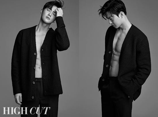 EXO Suho has decorated the cover of the magazine Hycutt with a cold and sensual appearance.Suho revealed sexy masculine beauty through the star style magazine Hycutt published on the 29th.Through the public picture, Suho exuded the charm of a sensual man from his eyes, his wet skin, and his fingertips touching a transparent perfume bottle.He was dressed in a tuxedo suit and looked like a gentleman, but he turned into a wild figure.The perfect physical was outstanding, with a button-unbuttoned suit, sharp abs revealed between cardigans, and a leather shirt with rough texture.In an interview that followed the filming, Suho mentioned EXO members who had been together for seven years: Sehun, the youngest child who made his debut in his teens, is already twenty-six.All members seem to express the maturity coming from age through the stage.I am also proud that the members are doing well in their own way of music and acting that they want to do personally. Regarding the enlistment of EXO D.O. and Xiumin, The remaining members feel responsible and fill the gap well.Xiumin said that he was too relieved and reliable when he saw the concert stage.He also revealed the image gap difference between Suho and human Kim Jun-myeon, saying, It is exemplary, but such an image seems to have a lot of influence on my impression.In fact, I have a lot of greed for what I like and live fiercely.It is also a new discovery about me as I gradually challenged various genres and had a strange experience different from EXO activities. Suho, who has played different colors from the stained youth to the growth story and romantic comedy such as Glory Day, Girls A, and drama Richman.Asked what he would like to show as an actor, he said, I do not really decide on that, but I just want to be able to tell you the story of living people.It would be nice to have a work that depicts the stories of people around us who can be seen every day, or the everyday and ordinary stories that many people have passed by without knowing. Suhos pictorial and interview specialties are revealed through Hycutt 246.Photo: Hycutt