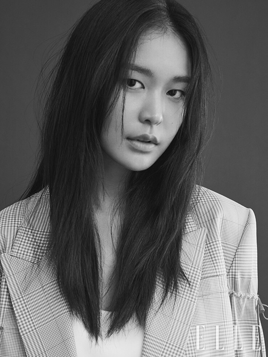 Actor Jung Yoo-jin boasted a different charm through the picture.Jung Yoo-jin recently filmed a photo shoot with fashion magazine Elle.Jung Yoo-jin has released a chic charisma that has never been shown before through this picture.White suits, Glen Check jackets, and other styles of costumes, as well as understated eyes, skillful poses and facial expressions to complete the unique atmosphere.In an interview with him, Jung Yoo-jin also revealed his passion for healthy mind and acting about life.Asked if he was as cool as the character he had been in charge, Jung Yoo-jin said, I think it is cool in terms of daily life.I do not feel discouraged because I think that anyone can do it in any mistake or failure. As for his strengths, he said, I believe in myself. I started my social life early and had a lot of hard work, but I never thought I would collapse.I think I believed that it would be okay anyway. Jung Yoo-jin has taken a snow stamp on the public by Acting the charming character of urban image in various dramas.He also appeared in the movie The Music Album of Yu-Yeol released on the 28th, showing natural acting, and is also expecting his performance on the screen.In addition, Jung Yoo-jin will play the role of Susa, the head of Susa University, who has not lost both his appearance and ability in the TVN drama Catch the Ghost scheduled to air in October.Jung Yoo-jin said, I wanted to play the top model once in a criminal role, but it is difficult.I am actually dealing with a lot of issues in our society, so I am shooting a lot of actors. I would like to ask for a lot of expectations. Jung Yoo-jins new charms and interviews can be found in the September issue of Elle.Photo = Elle