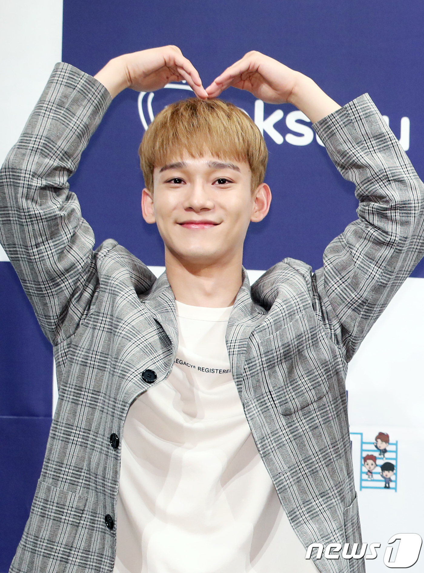 Seoul = = EXO Chen, who stands out as a solo singer, returns with his second album.As a result of the 29th coverage, Chen will release his second solo album in early October and return to the music industry.Chen released his first Mini album April, and Flowers in April, and received a good response by sweeping the top of various music charts and song ranking programs with solo debut and ballad We break up after April (Beautiful goodbye).After that, Chen released a new album that he had prepared in six months, and he was recognized as a solo singer for his first album, and he hopes to return to what song he will return this time.Chen is currently in the midst of finishing the new news.