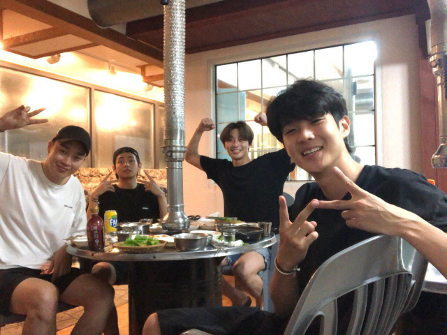 BTS V has released a video of his best friends, Park Seo-joon, Choi Woo-shik, and Rapper The Resurrection of Pigboy Crabshaw, enjoying Vacation.On the 29th, BTS official Twitter posted several photos along with the article woga.The photo shows V and Park Seo-joon, Choi Woo-shik, and The Resurrection of Pigboy Crabshaw, known as best friends, enjoying their leisure in Vacation, enjoying sea swimming and eating.Even though he is a world-class star and actor, he is a good person who enjoys Vacation with his youthful appearance.In particular, they showed off their extraordinary friendship by synthesizing the photos of Park Hyung-sik, who is currently in military service and can not be together.On the other hand, BTS, which belongs to V, is having its first long-term Vacation since DeV. Members who are resting in their own way are communicating with their fans through SNS.