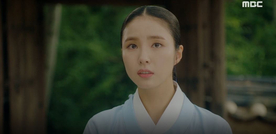 Shin Se-kyung scared by Kim Min-Sang etymologyCha Eun-woo is placed in a forced marriage DangerOn the 29th (Thursday), MBC tree mini series Rookie Historian Goo Hae-ryung (playplayed by Kim Ho-soo/directed by Kang Il-soo, Han Hyun-hee) was shown to be surprised by Lee Taes order to marry.Irim had earlier visited Itae to save the lives of Catholics. Stop the penance, please. I helped the stranger.So punish me, he said, throwing a book on his face and saying, You have violated the name of the widow! You are wrong from your birth.Meanwhile, Lee Jin (Park Ki-woong) defied Lee Taes will and released all Catholics.Lee then told Rookie Historian Goo Hae-ryung (Shin Se-kyung), who was worried about him, Tell me I did well, I think that would be a word.Rookie Historian Goo Hae-ryung patted his back and comforted him with good work.At the end of the broadcast, Heo Sam-bo (Seongji-ru) hurriedly came to I-rim to tell him the news of the installation of the Garye-cheong. When I-rim asked, Who is married?Theres only one single person in the royal family who is full of horns. Lee was surprised, saying, I am? Dowon Daegun?Rookie Historian Goo Hae-ryung, who heard this conversation, was also surprised and finished 28 times.Viewers responded through various SNS and portal sites such as Throwing a book on the face of a flowery prince, I am scratched in that dragon!, I am married to Na Hae-ryung, I want Na Hae-ryung to marry Irim and finish his military affairs.On the other hand, New Entrance Officer Rookie Historian Goo Hae-ryung is a fiction historical drama depicting the first problematic first lady () Rookie Historian Goo Hae-ryung of Joseon and the full romance of Prince Lee Rims Phil.It is broadcast every Wednesday and Thursday at 8:55 pm.iMBC  MBC Screen Capture