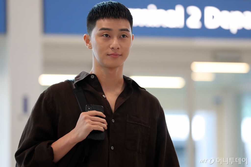 Actor Park Seo-joon is departing to Taiwan through Incheon International Airport on the morning of the 29th for overseas schedule.Actor Park Seo-joon is departing to Taiwan through Incheon International Airport on the morning of the 29th for overseas schedule.