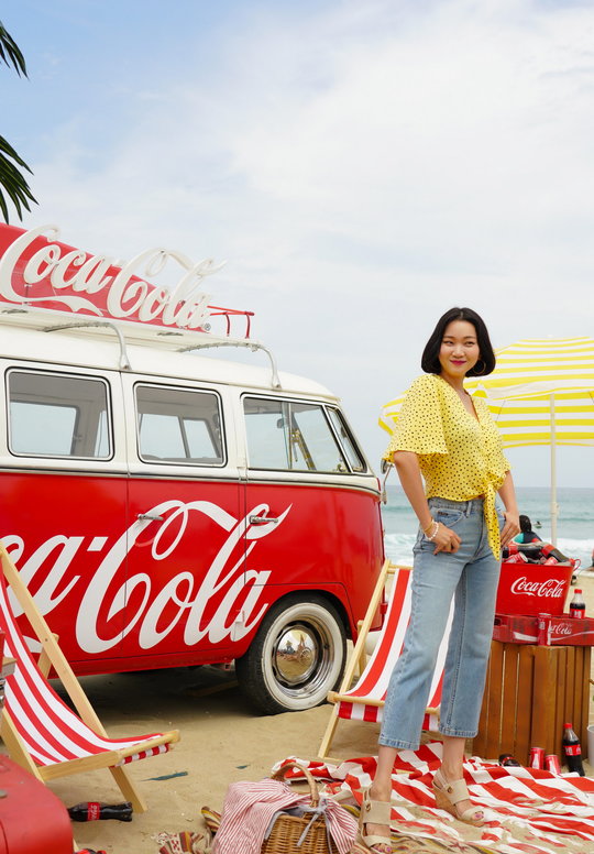 Top domestic Model Jang Yoon-ju, Song Kyong-a, Songhai and Lee Sun-jungs pictures were released.The place where they were captured is the site of Coca-Cola - Coca-Colas last summer trip, Co-Cretro Beach, which has conveyed the thrilling happiness in everyday life for 130 years.Jang Yoon-ju, Song Kyong-a, Songhai, and Lee Sun-jung in the photo released on August 29 showed their retro sensibility as if they were traveling in the past with their own unique style with Coca-Cola-Coca-Cola, which was reproduced in the feeling of Coca-Cola-Cola, He showed his enjoyment of emotion and attracted attention.Model Jang Yoon-ju and Songhai felt retro sensibility in the background of the Coca-Cola-Coca-Cola camper on the beach of the retro-emotional Ko-K Retro Beach.Song Kyong-a also posed as if traveling to a cool sea with a surfboard with stretched arms and legs.The youngest, Lee Sun-jung, presented a cool Coca-Cola - Coca-Cola at Model Jang Yoon-ju and Retro Bar and enjoyed the Ko-K Retro Beach coolly.kim myeong-mi