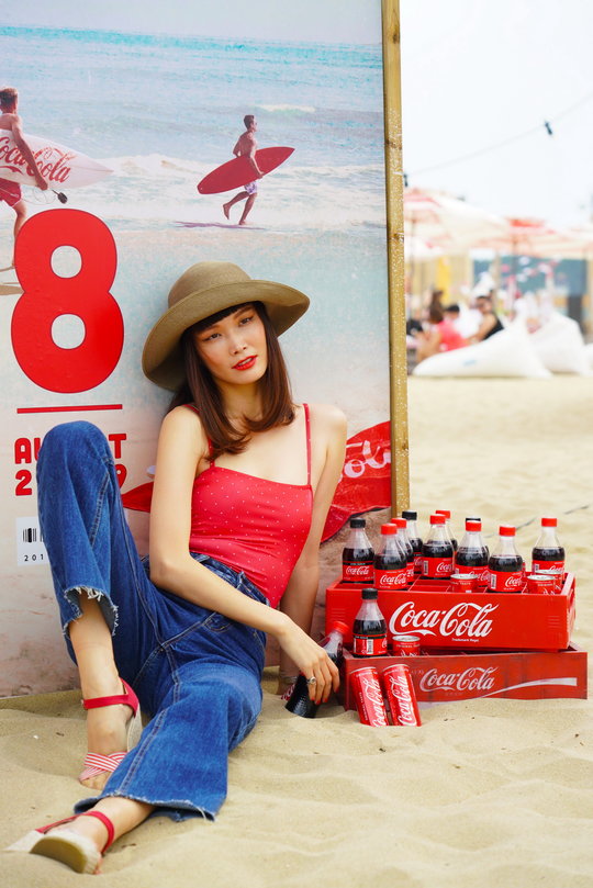 Top domestic Model Jang Yoon-ju, Song Kyong-a, Songhai and Lee Sun-jungs pictures were released.The place where they were captured is the site of Coca-Cola - Coca-Colas last summer trip, Co-Cretro Beach, which has conveyed the thrilling happiness in everyday life for 130 years.Jang Yoon-ju, Song Kyong-a, Songhai, and Lee Sun-jung in the photo released on August 29 showed their retro sensibility as if they were traveling in the past with their own unique style with Coca-Cola-Coca-Cola, which was reproduced in the feeling of Coca-Cola-Cola, He showed his enjoyment of emotion and attracted attention.Model Jang Yoon-ju and Songhai felt retro sensibility in the background of the Coca-Cola-Coca-Cola camper on the beach of the retro-emotional Ko-K Retro Beach.Song Kyong-a also posed as if traveling to a cool sea with a surfboard with stretched arms and legs.The youngest, Lee Sun-jung, presented a cool Coca-Cola - Coca-Cola at Model Jang Yoon-ju and Retro Bar and enjoyed the Ko-K Retro Beach coolly.kim myeong-mi