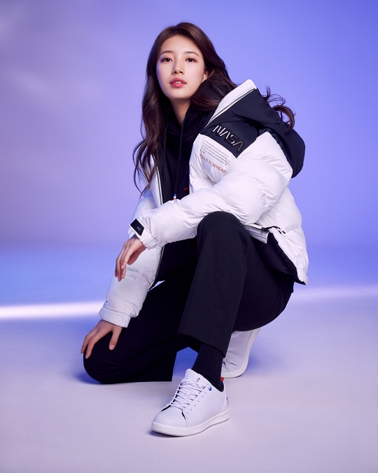 Singer and Actor Bae Suzy has unveiled a 2019 autumn and winter season pictorial with outdoor brand K2.K2 showed an outdoor look with sensual and stylish sensibility through the recently released picture.Bae Suzy, who is in the public picture, has shown a variety of winter fashion stylings, fully digesting the slim silhouette and simple design, including the womens long padding, trendy and sporty short padding, and the newly noticed flys jacket this season.kim myeong-mi